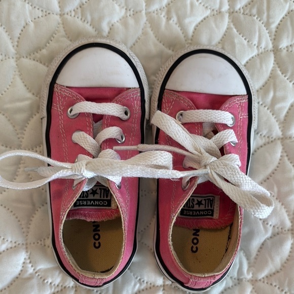 Converse Other - Converse Pink and White Low-Top Kids Sneakers Size 7 EUC!